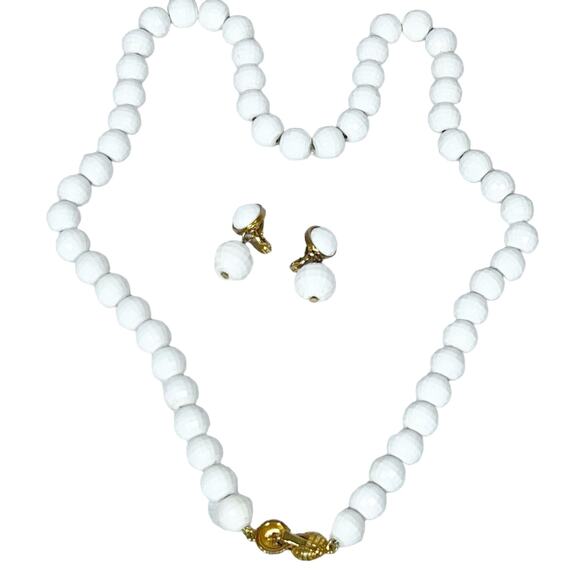 Vintage Gold Tone Monet Necklace Dangle Drop Clip On Earrings White Enamel Bead - Picture 1 of 7